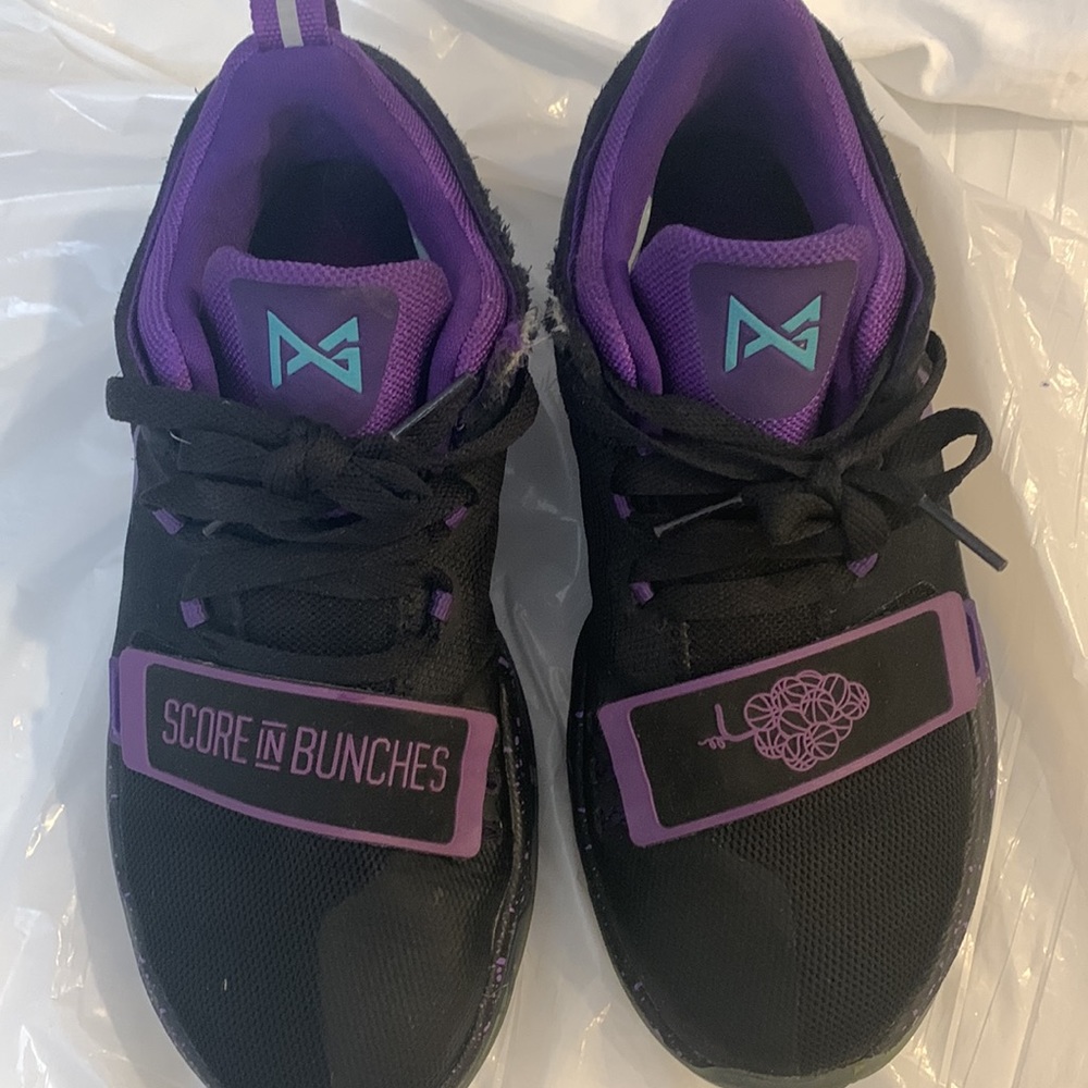 Nike “Paul George” basketball shoes